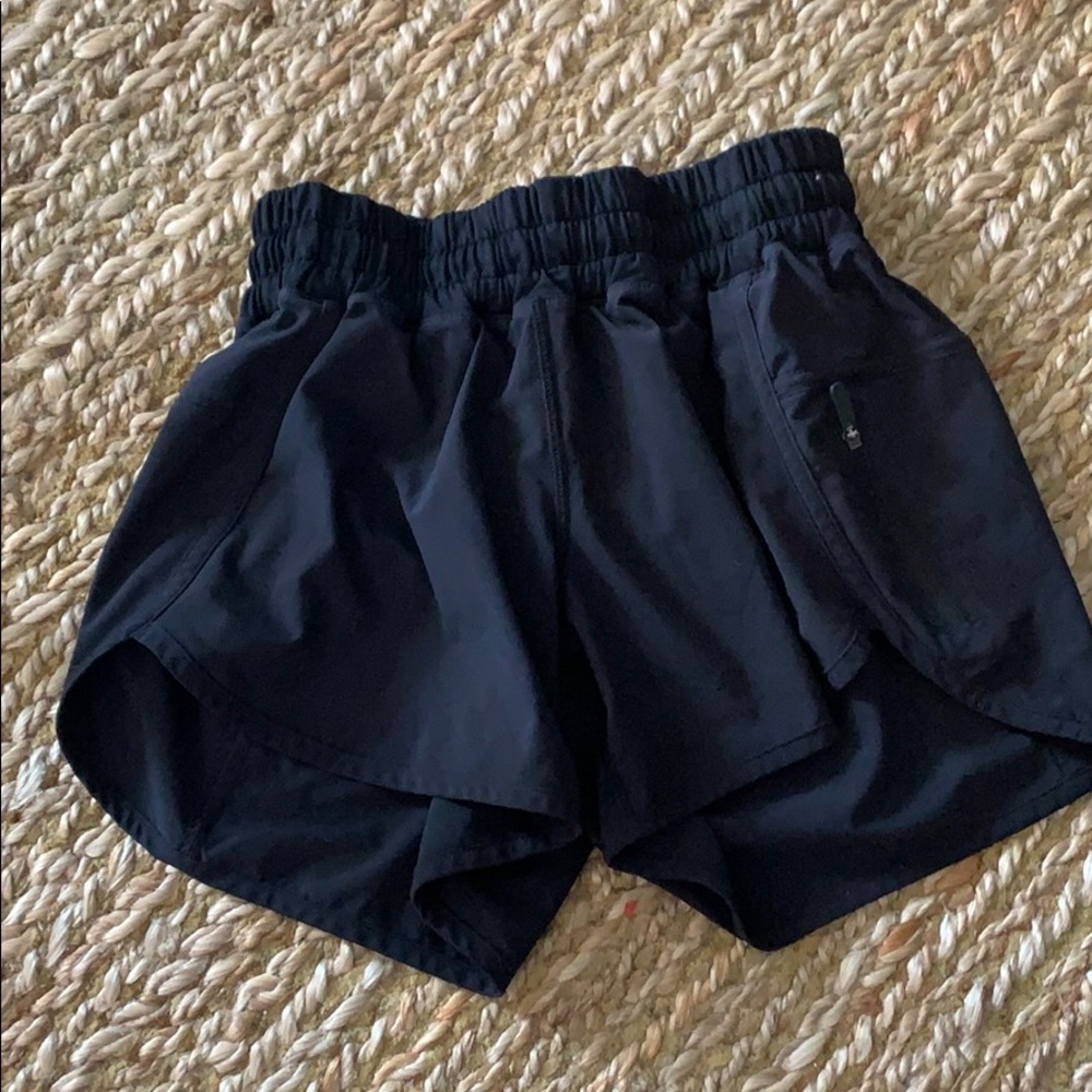 Lululemon Tracker Shorts - 4” - Size 4